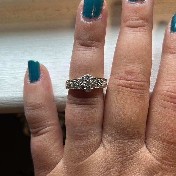 14k white gold engagement ring - Picture 3 of 5